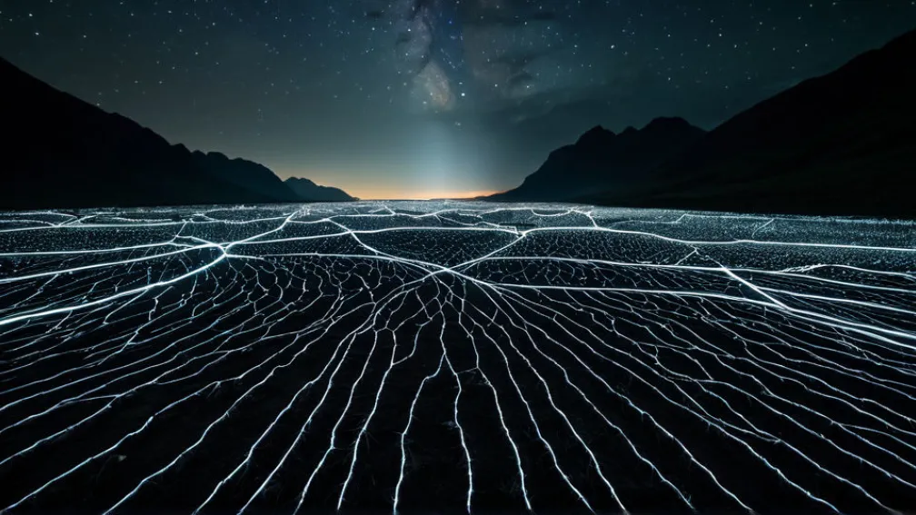 Зірка "Краще подзвоніть Солу" Рея Сігорн у новій науково-фантастичній сатирі "Плюрібус"