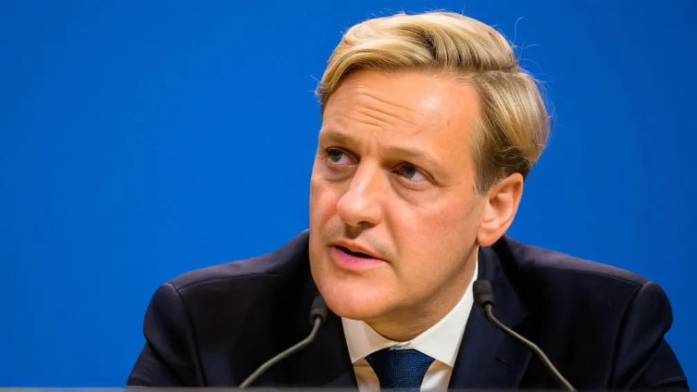 Генсек ХДС критикує лідера АдГ, уникаючи теми пенсійної реформи