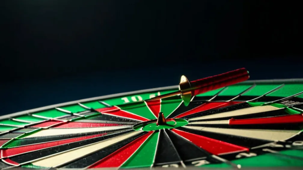 Зірка дартсу Майкл Сміт подряпав собі чоло дротиком під час гри