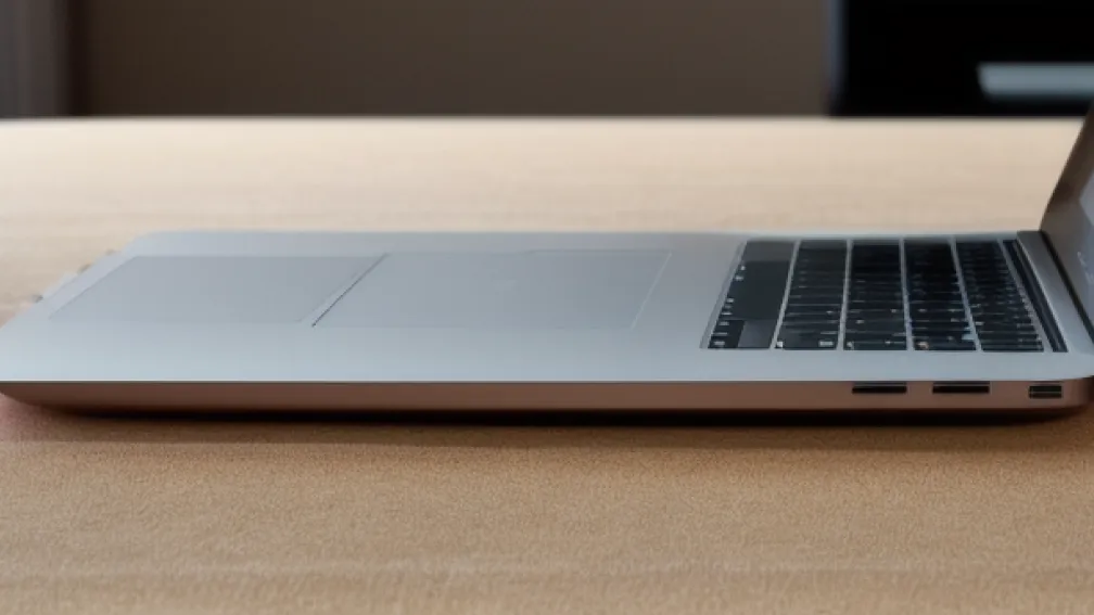Швидкий огляд MacBook Air 2025: наскільки новий ноутбук від Apple дійсно хороший?