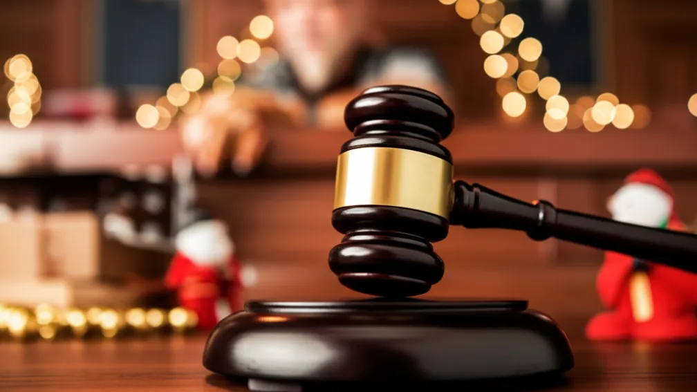 Суд над Санта Клаусом: Хлопчика (4) вдарили гілкою ялинки?