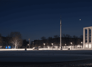 Поліцейського в Берліні, пораненого ножем у шию, виписали з лікарні