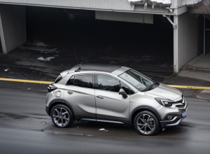 У Німеччині на парковці будівельного магазину пошкодили Opel Mokka: Поліція шукає свідків