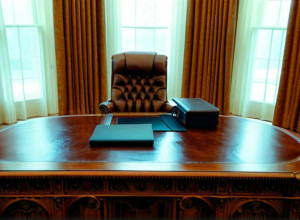 Курйоз дня: Трамп, який називав Байдена "Сонним Джо", заснув під час промови в Овальному кабінеті