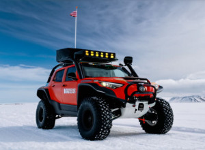 Високі технології в Арктиці: електромобіль зі ШІ рятує білих ведмедів при -30 градусах