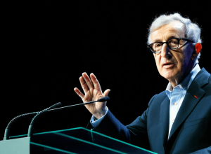 Де жити, де померти: Іспанці обговорюють еміграцію, гендерну упередженість та безпеку на дорогах.