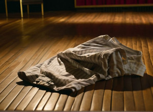 Курйозна Знахідка: Чоловік Виявив Сотні Євро у Своїй Сорочці Після Вечірки