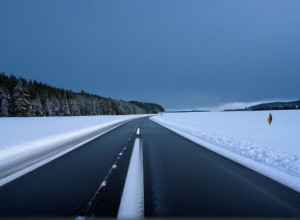 Зимовий хаос у Баварії: Майже 100 ДТП на ожеледиці за дві години