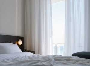 Як позбутися неприємного запаху в спальні: Поради для свіжості та гігієни