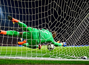 Легенда «Айнтрахта» розкритикувала «воротарський хаос» у клубі