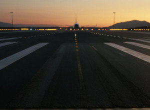 Інцидент у аеропорту Кельн: Пасажири бігли за літаком по злітно-посадковій смузі