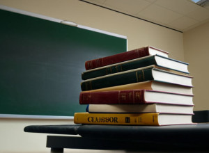 У Німеччині 70-річна вчителька повернулася до роботи через гострий дефіцит кадрів