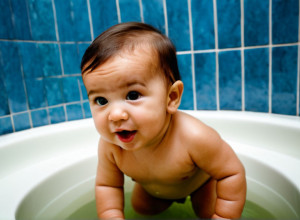 У Бангкоку врятували новонароджену дівчинку зі зливного бачка унітазу