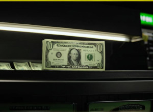 Касирка застрелила агресивного клієнта і втратила роботу: дилема самозахисту в США