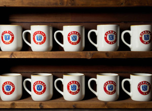 Футбольний фанат з Німеччини: унікальна колекція 201 клубної чашки, придбаної у Європі