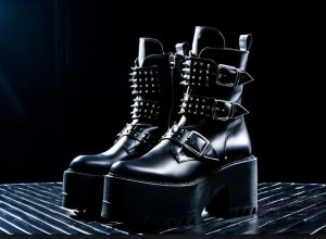 Кейт Бекінсейл шокувала Лос-Анджелес: запаморочливі підбори та зворушлива пам'ять про маму