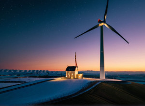 У Німеччині на 140-метровій вітряній турбіні встановили гігантський різдвяний швіббоген