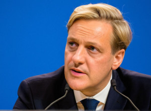 Генсек ХДС критикує лідера АдГ, уникаючи теми пенсійної реформи