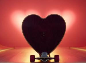 Ексклюзивний скейтборд Тоні Хоука на аукціоні на підтримку дітей