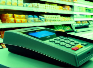 Спрощений доступ до готівки: Нові правила ЄС дозволяють знімати гроші в супермаркетах без покупки