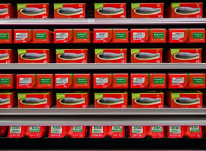 Цінова війна на лосось: Дискаунтери змагаються за покупців напередодні свят