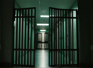 Небезпечний злочинець втік з психіатричної клініки в Німеччині: поліція попереджає громадян