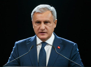 Швейцарці рішуче відхилили податки для надбагатих та ініціативу про загальну громадянську службу