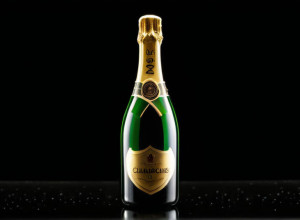 Розпочався суд у справі про смертельне шампанське: Чоловік загинув на вечірці від рідкого екстазі