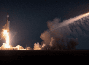Вибух ракети SpaceX: уламки падають з неба – відео катастрофи