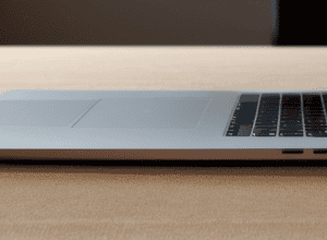 Швидкий огляд MacBook Air 2025: наскільки новий ноутбук від Apple дійсно хороший?