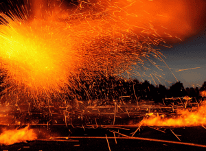 Жінка ледь не постраждала від вибуху газу: Раптовий дощ з уламків