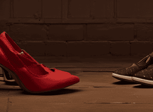 Секрет Ланг: кросівки замість туфель на балу преси