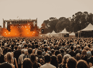 Джастін Бібер на шляху до Coachella: одягнув мерч із собою