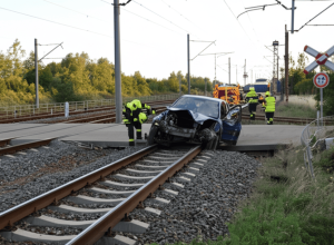 Бельгія: Потяг на швидкості протаранив авто на переїзді