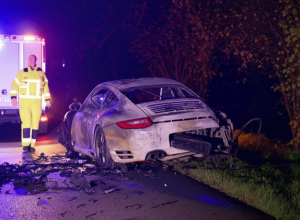 Жахлива аварія в Нижній Саксонії: У Porsche згоріли двоє 17-річних