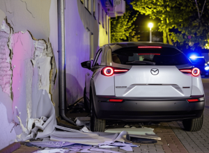 У Рансвайлері підлітки на Mazda врізалися в будинок