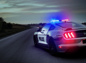 Гревесмюлен: 38-річний водій Ford Mustang намагався втекти від поліції