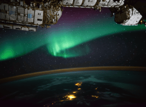 Захоплюючі кадри – NASA зняло полярні сяйва з космосу