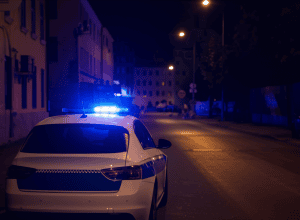 У Петерсгагені підлітки пограбували 80-річну жінку на вулиці