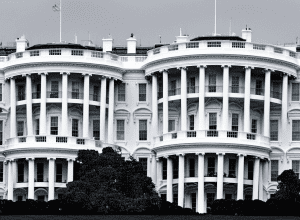 Міністр часів Трампа розлютився на журналістів через «фейкові новини»