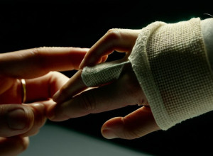 Проблеми з пірсингом: донька Кім Кардаш'ян Норт відвідала лікаря