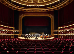 Паніз Фарьюсефі: Жінка-диригент очолила Тегеранський симфонічний оркестр вперше за 46 років