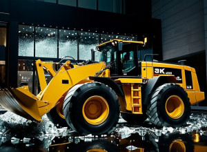 У Фюрті чоловік на викраденому навантажувачі протаранив ювелірний магазин: кадри з відеоспостереження