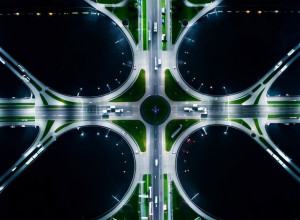 Аеропорт Ейндговена зупинив роботу через дрони: Загроза у небі над Європою