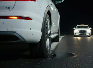 У Німеччині невідомий проколов шини автомобіля дорожньої служби під час вимірювання швидкості