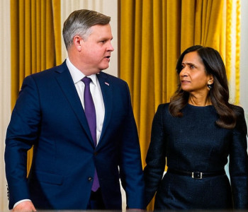 Джей Ді Венс спростовує чутки про подружні проблеми після того, як його дружину помітили без обручки