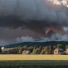 У Німеччині чоловік спалив два сараї, необережно спалюючи бур'яни: збитки 10 тисяч євро