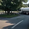 У Німеччині перекинулася цистерна з молоком: 20 тисяч літрів продукту вилилися у двір