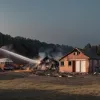 Пожежа в Мердінгені: Вогнеборці запобігли перекиданню полум'я на житловий будинок