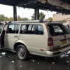 У Німеччині 15-річна дівчина втікала від поліції на Mercedes та врізалася в автосалон, завдавши €300 тис збитків